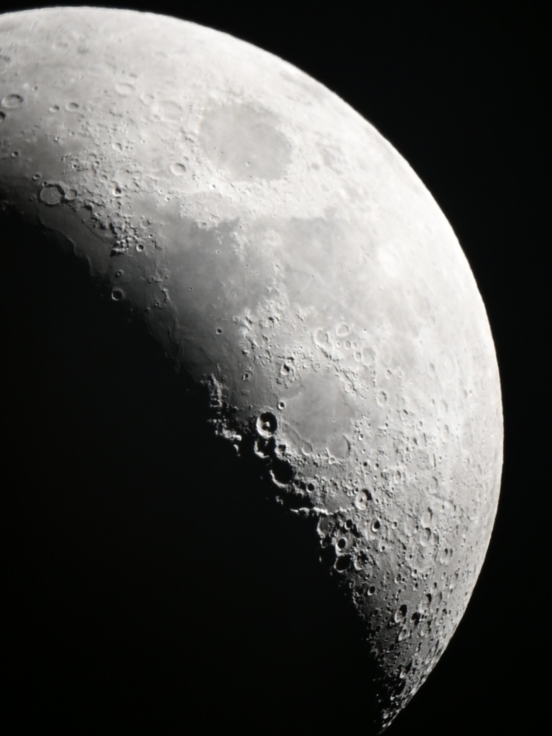 Mjesec kroz teleskop